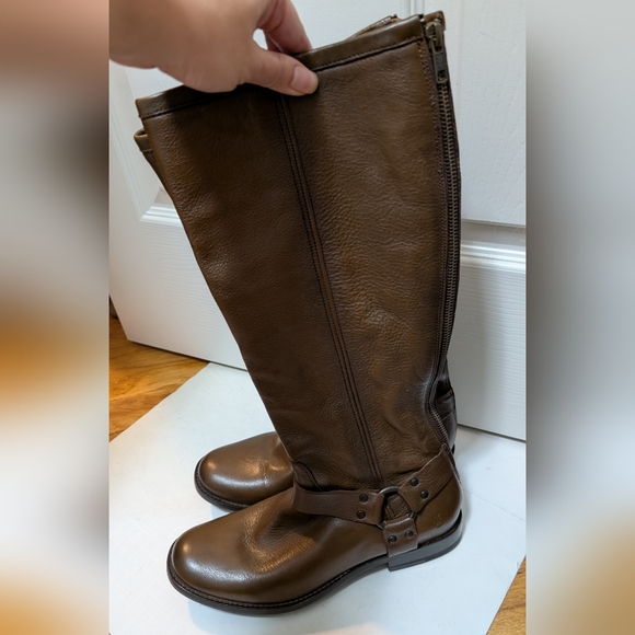 NWOB Frye Phillip Harness Tall Boots Size 9 Cognac Brown Women's - Picture 2 of 7